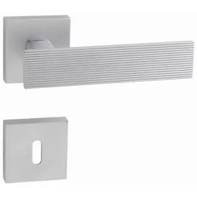   Linha 4  Négyzetrozettásletes Rozettával Szatén Króm Felület BB (Maestro)