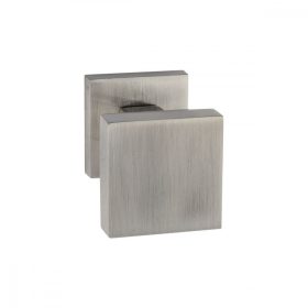 GOMB Asszimetrikus szatén króm négyzetrozettás