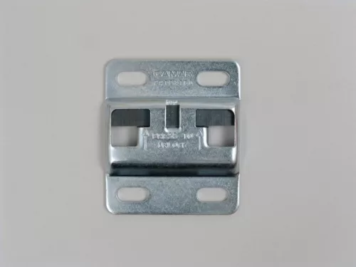 Alsószekrény függesztő sín 897