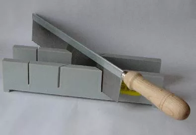 Illesztőfűrész + gérláda